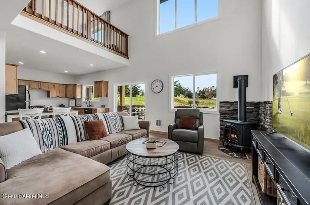 103-B Chardonnay Drive Blanchard ID 83804