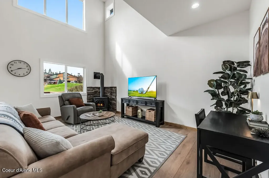 103-B Chardonnay Drive Blanchard ID 83804