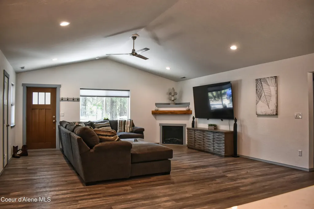 329 Hardy Loop Bonners Ferry ID 83805