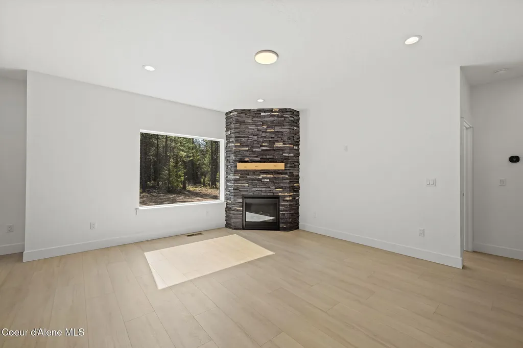 7838 E Autry Lane Athol ID 83801
