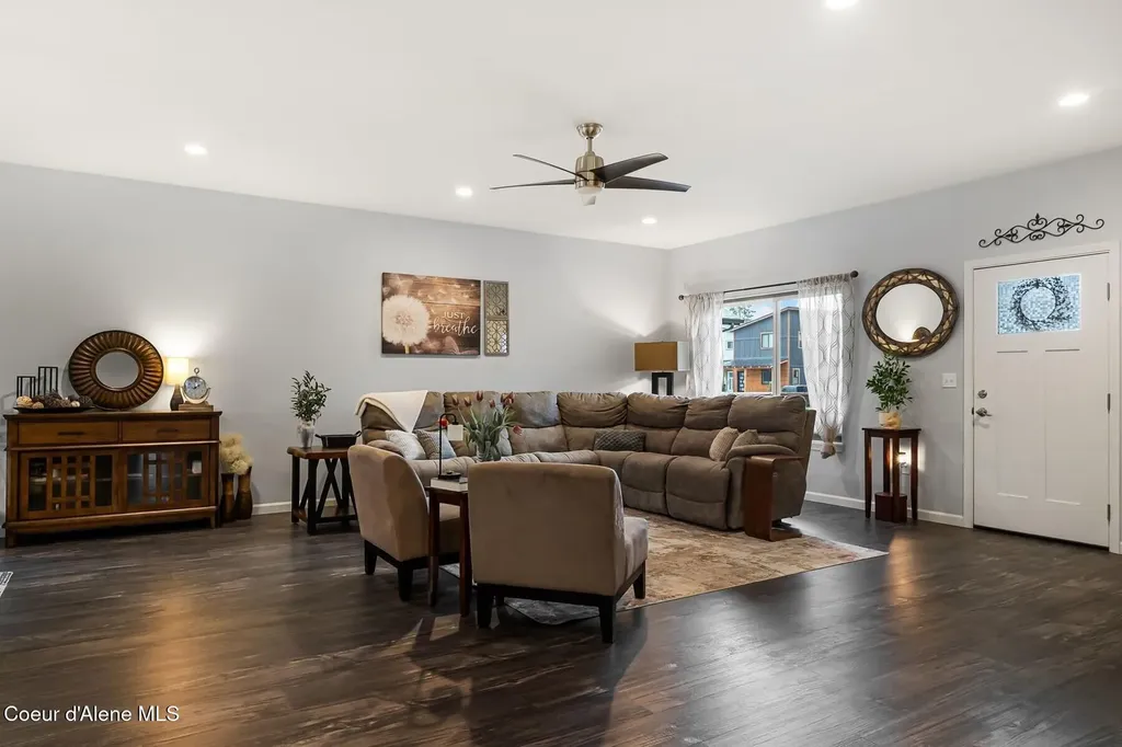 195 Carnelian Avenue Ponderay ID 83852