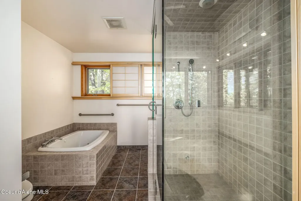3463 E Sunset Drive Harrison ID 83833