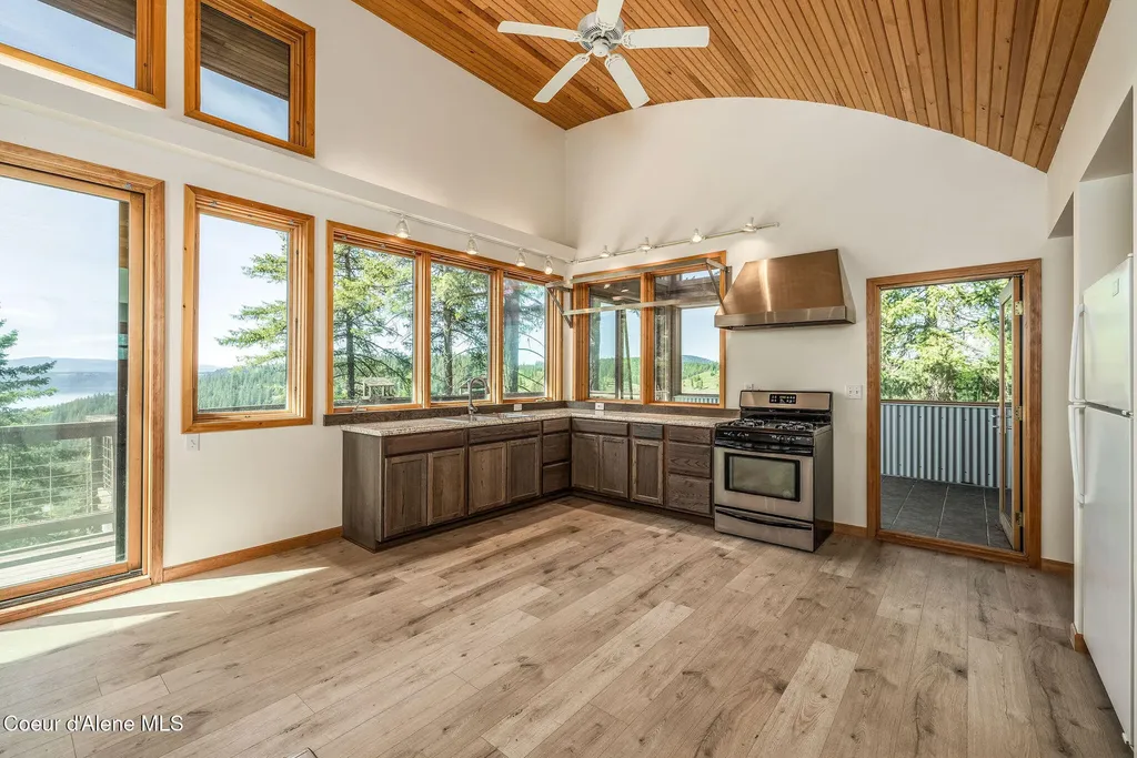 3463 E Sunset Drive Harrison ID 83833