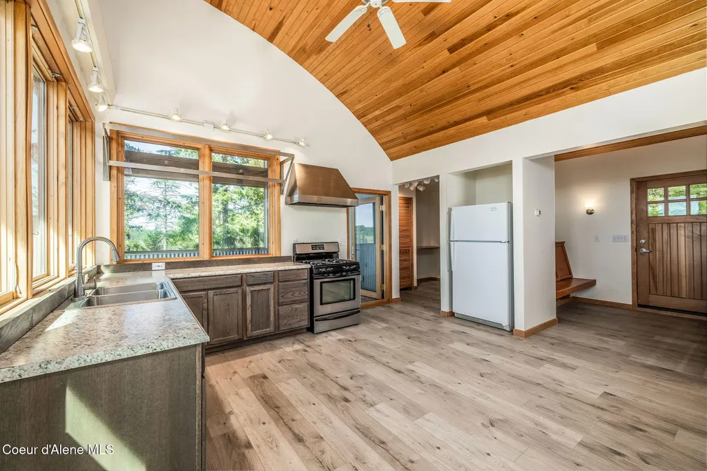 3463 E Sunset Drive Harrison ID 83833