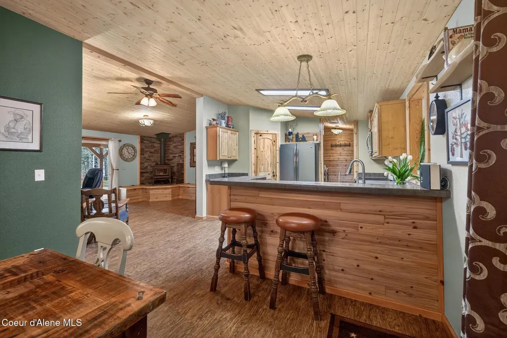 415 Hummingbird Drive Sandpoint ID 83864