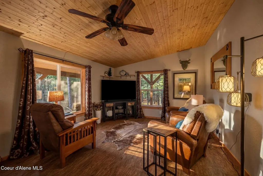 415 Hummingbird Drive Sandpoint ID 83864