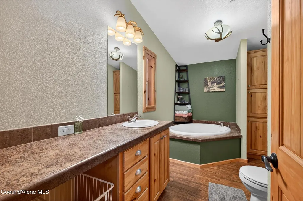 415 Hummingbird Drive Sandpoint ID 83864