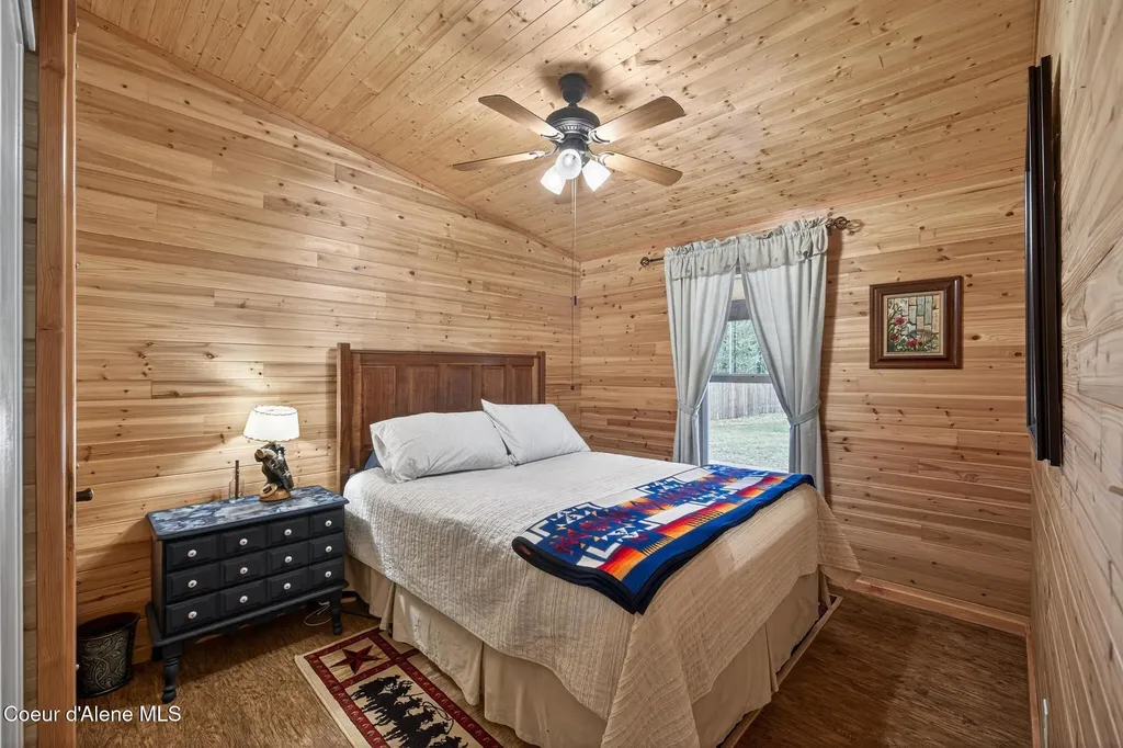 415 Hummingbird Drive Sandpoint ID 83864