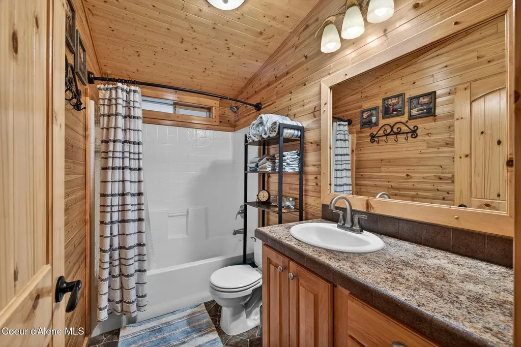 415 Hummingbird Drive Sandpoint ID 83864