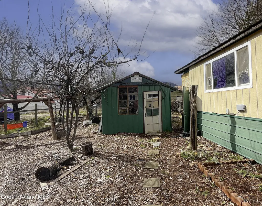 109 W 6th Avenue Clark Fork ID 83811