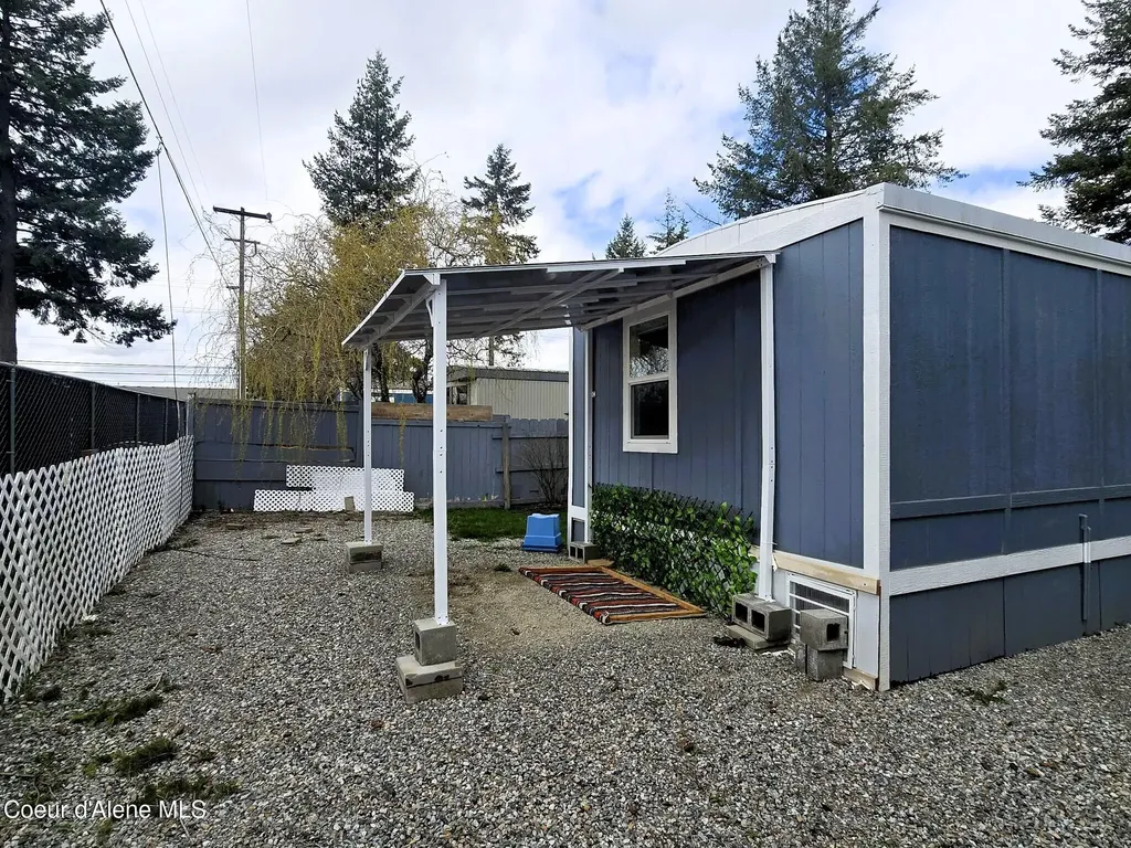 28 E Walrose Loop Hayden ID 83835