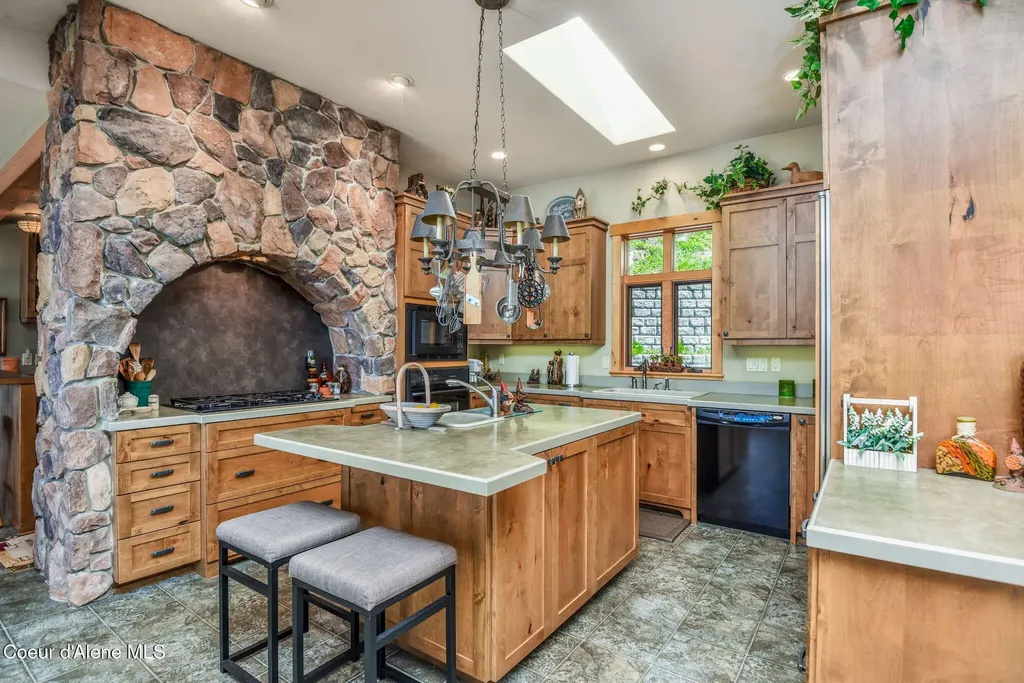 412 E Beachhouse Lane Harrison ID 83833