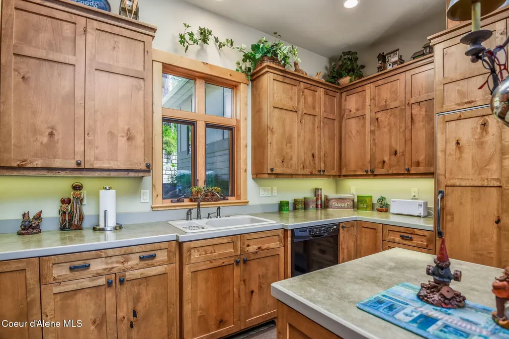 412 E Beachhouse Lane Harrison ID 83833