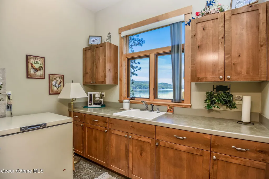 412 E Beachhouse Lane Harrison ID 83833