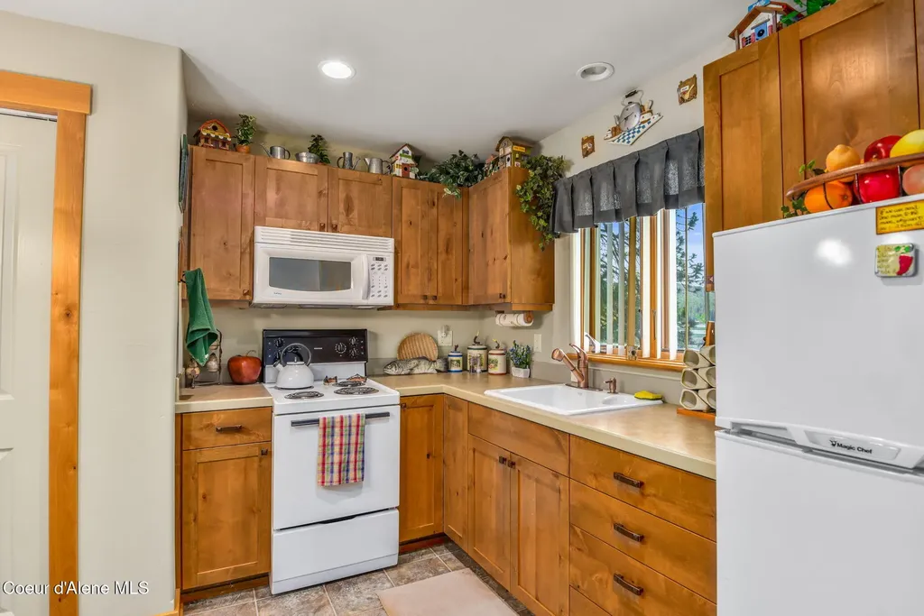 412 E Beachhouse Lane Harrison ID 83833