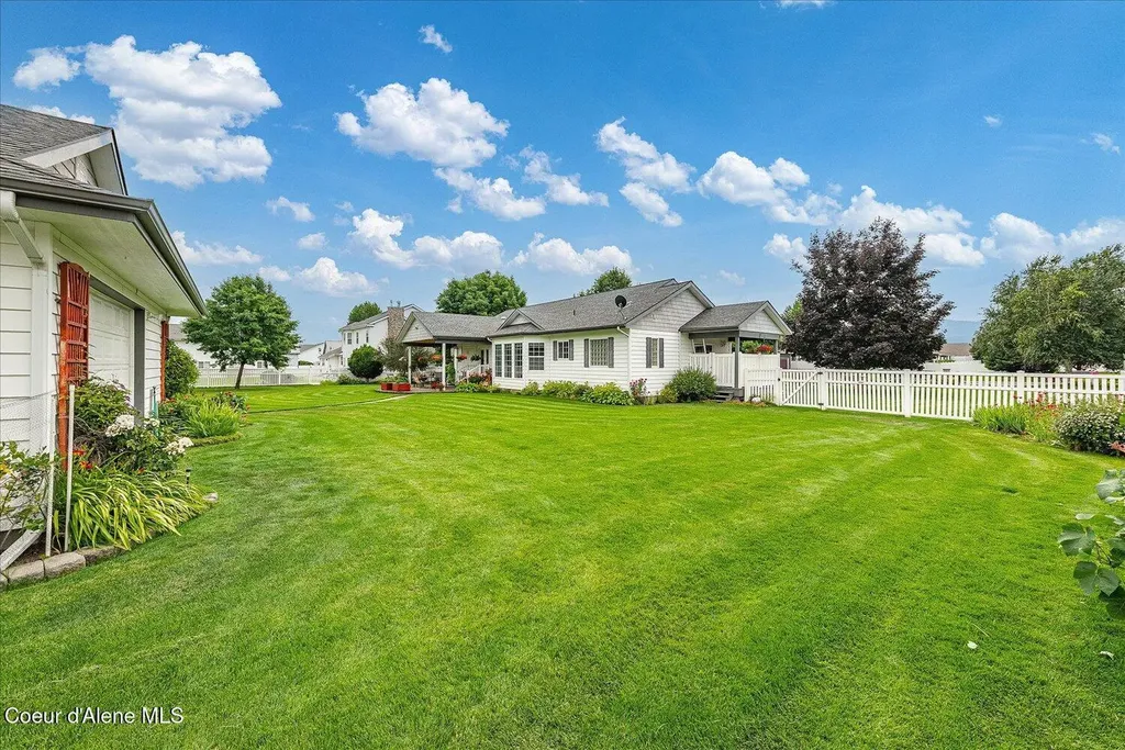 2145 W Grange Avenue Post Falls ID 83854