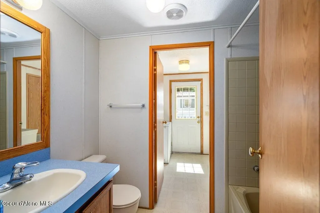 122 E Walrose Loop Hayden ID 83835