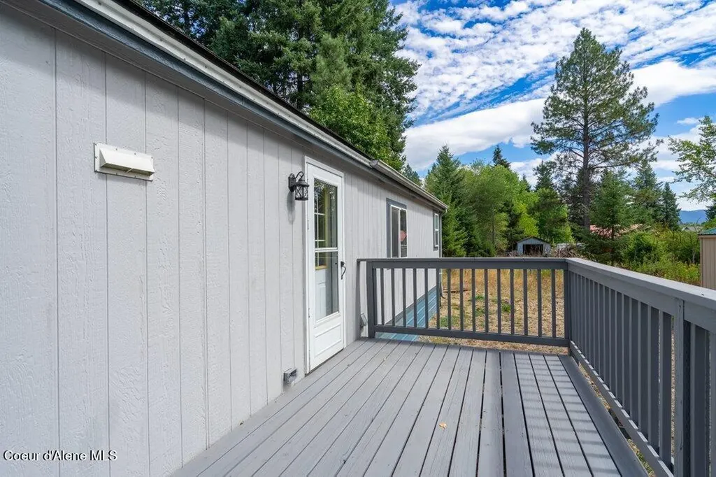 122 E Walrose Loop Hayden ID 83835