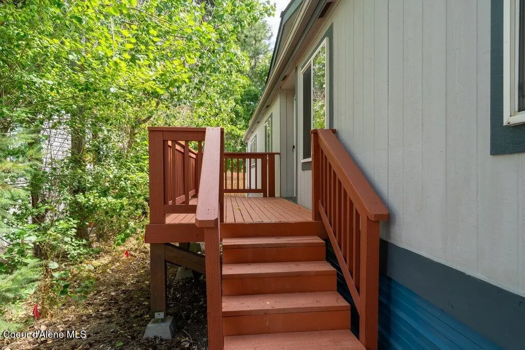 122 E Walrose Loop Hayden ID 83835