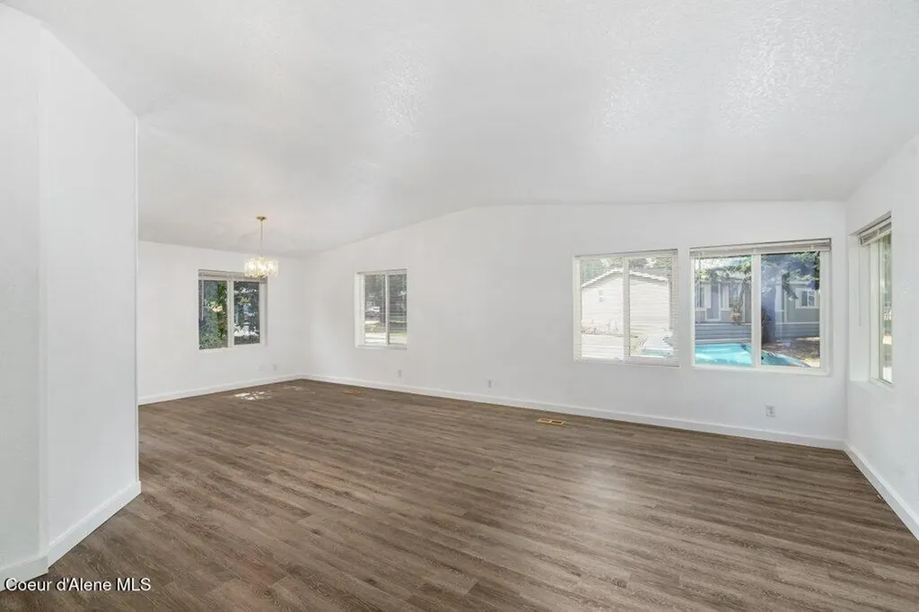 122 E Walrose Loop Hayden ID 83835