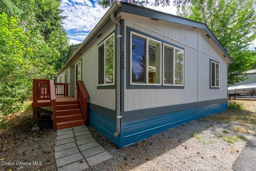 122 E Walrose Loop Hayden ID 83835
