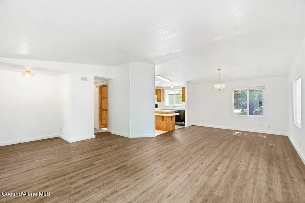 122 E Walrose Loop Hayden ID 83835