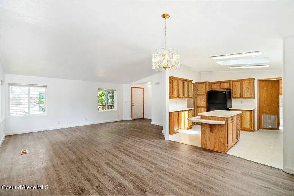122 E Walrose Loop Hayden ID 83835