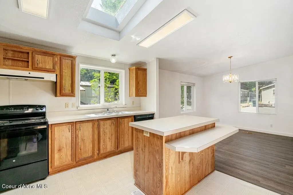 122 E Walrose Loop Hayden ID 83835