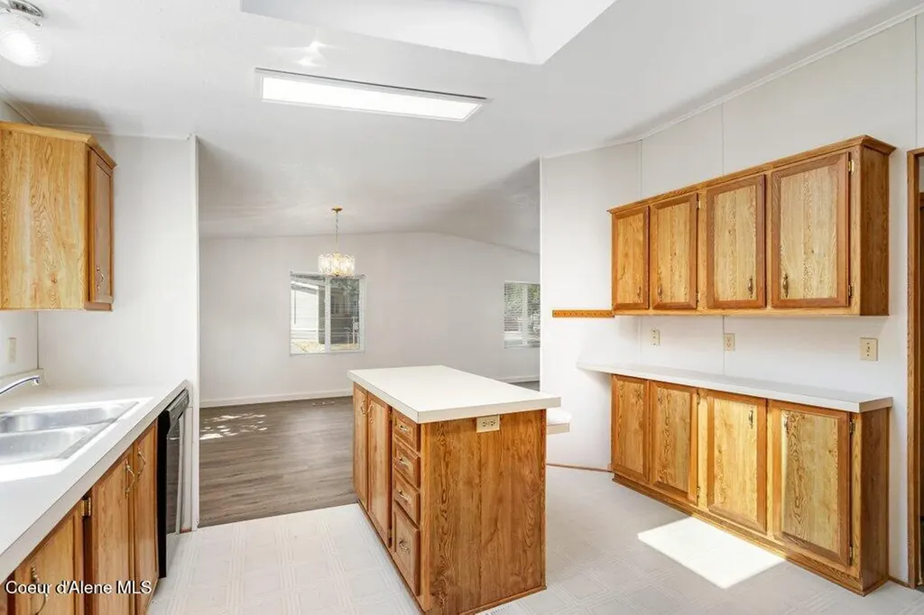 122 E Walrose Loop Hayden ID 83835