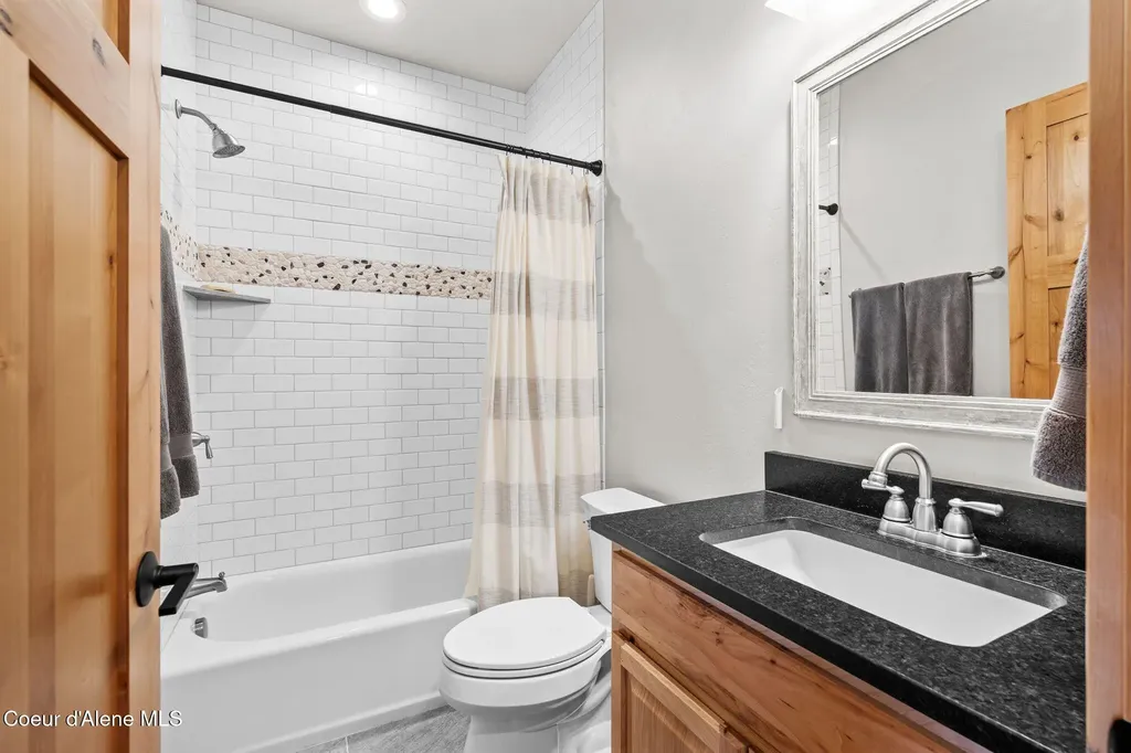 21 Harrison Lane Sandpoint ID 83864