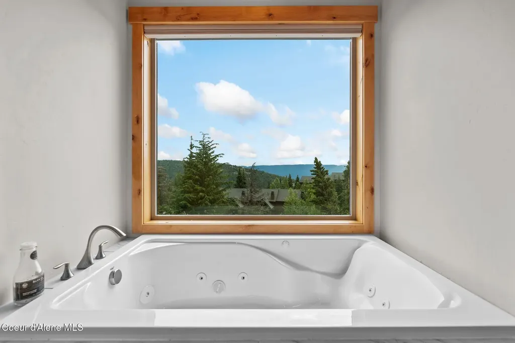 21 Harrison Lane Sandpoint ID 83864