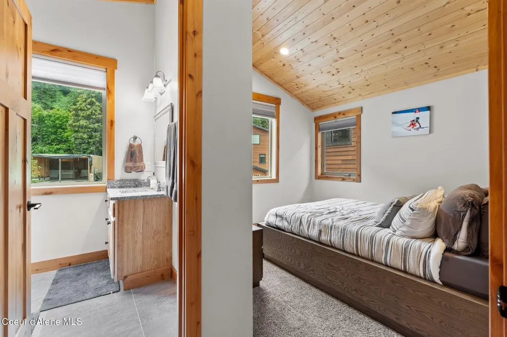 21 Harrison Lane Sandpoint ID 83864