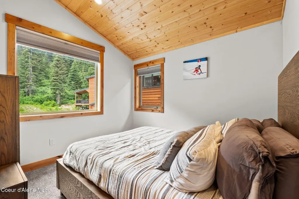 21 Harrison Lane Sandpoint ID 83864