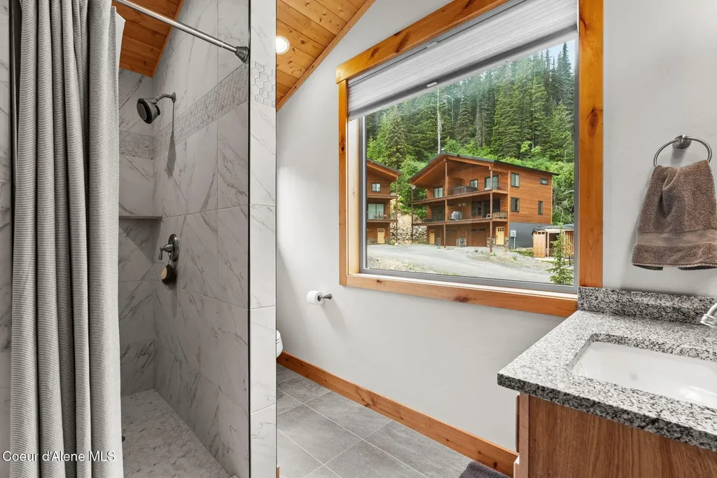 21 Harrison Lane Sandpoint ID 83864
