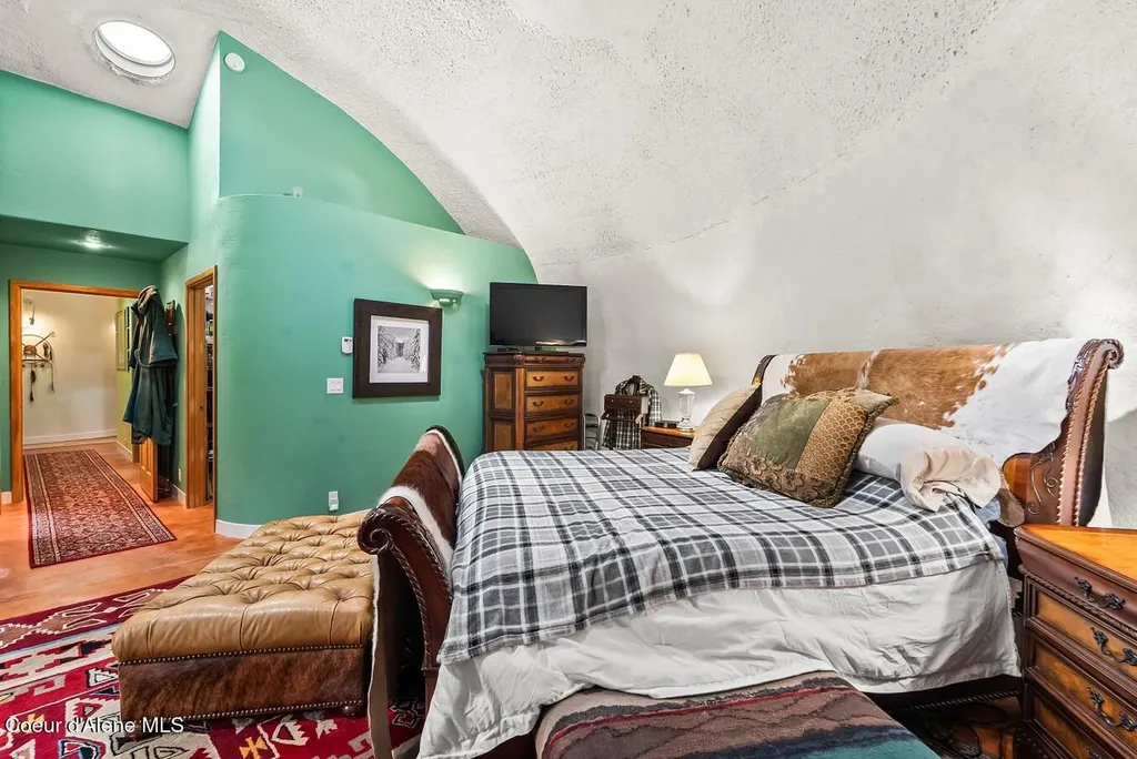 123 E Mountain View Road Clark Fork ID 83811