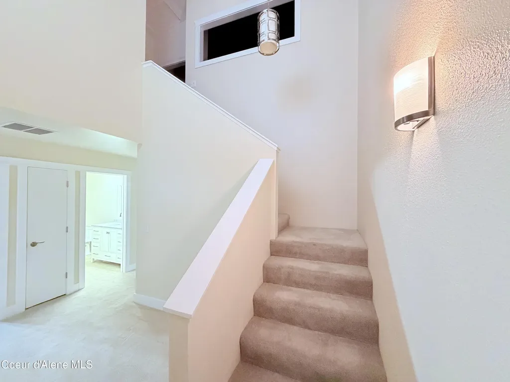 10861 N Canterbury Cove Hayden ID 83835