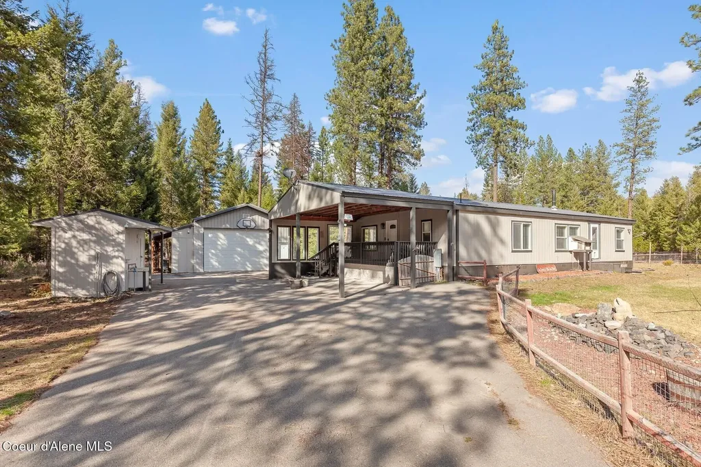 33 Torrens Trail Spirit Lake ID 83869