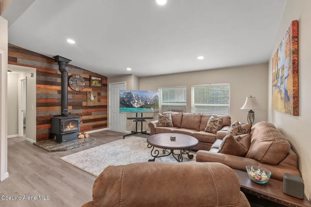 33 Torrens Trail Spirit Lake ID 83869