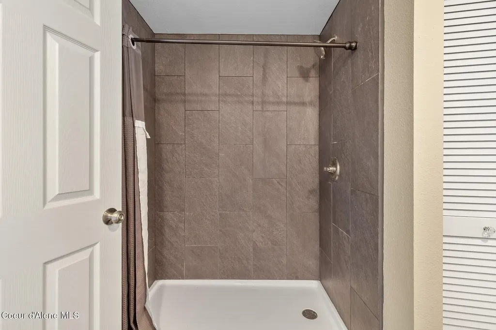 33 Torrens Trail Spirit Lake ID 83869