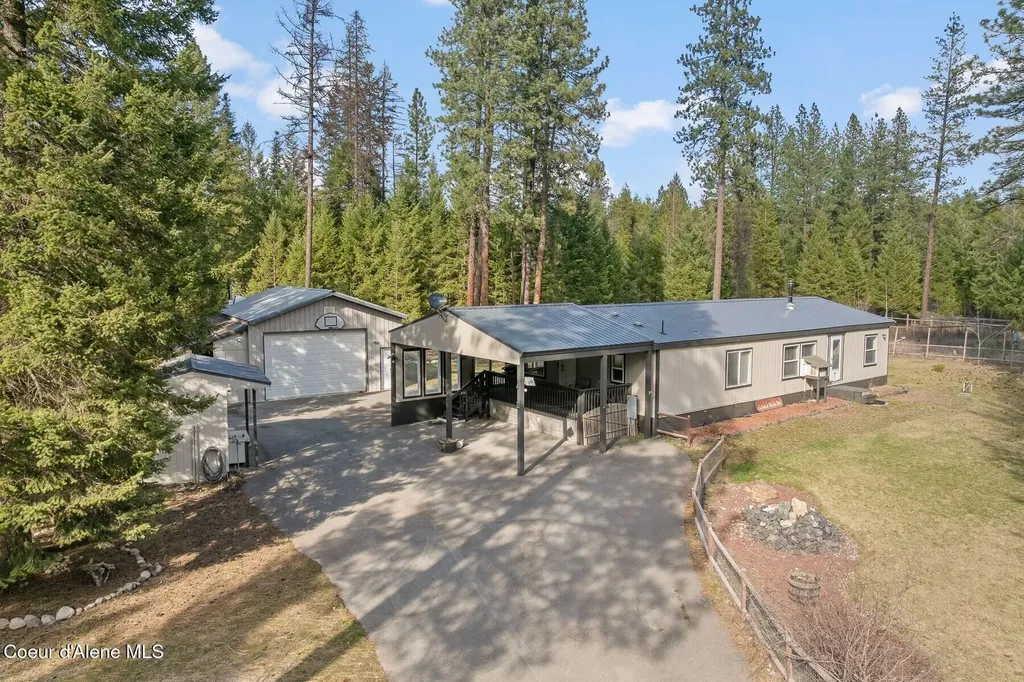 33 Torrens Trail Spirit Lake ID 83869