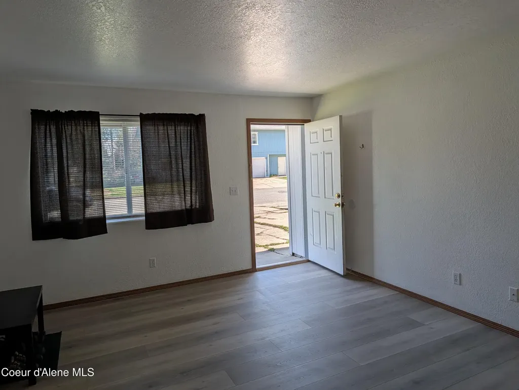 901-903 Hickory Glen Avenue Sandpoint ID 83864