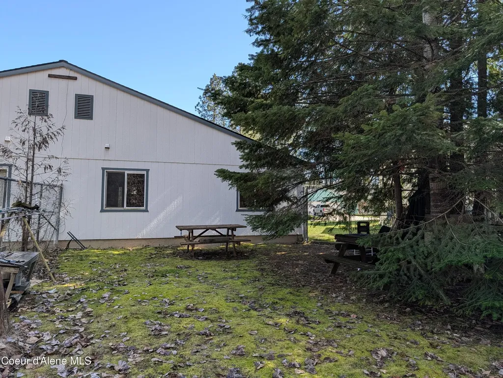 901-903 Hickory Glen Avenue Sandpoint ID 83864