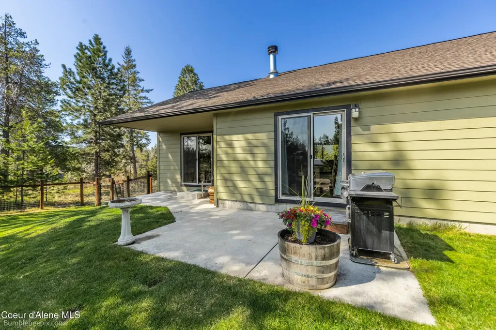 32732 N 14th Avenue Spirit Lake ID 83869