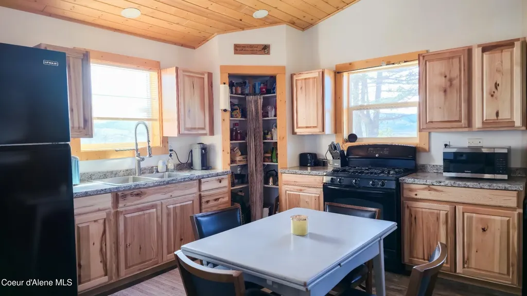 5500 Gold Ridge Road Calder ID 83808