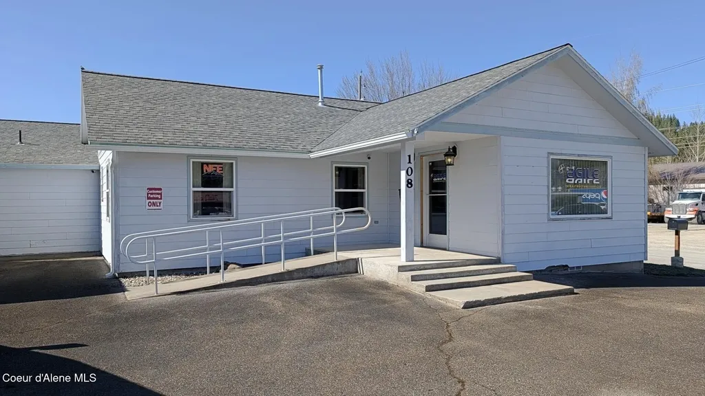 108 N Division Street Pinehurst ID 83850