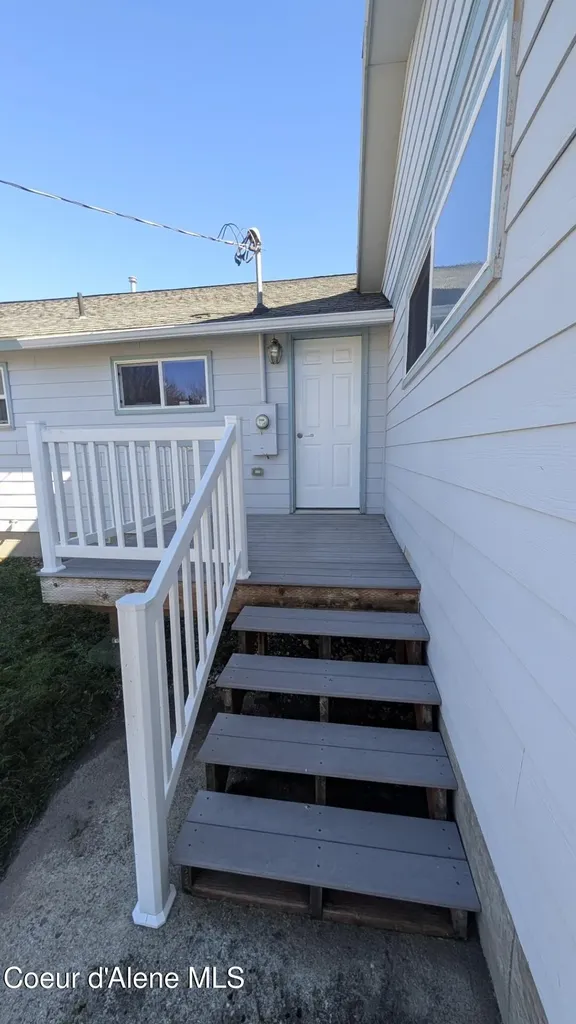 108 N Division Street Pinehurst ID 83850