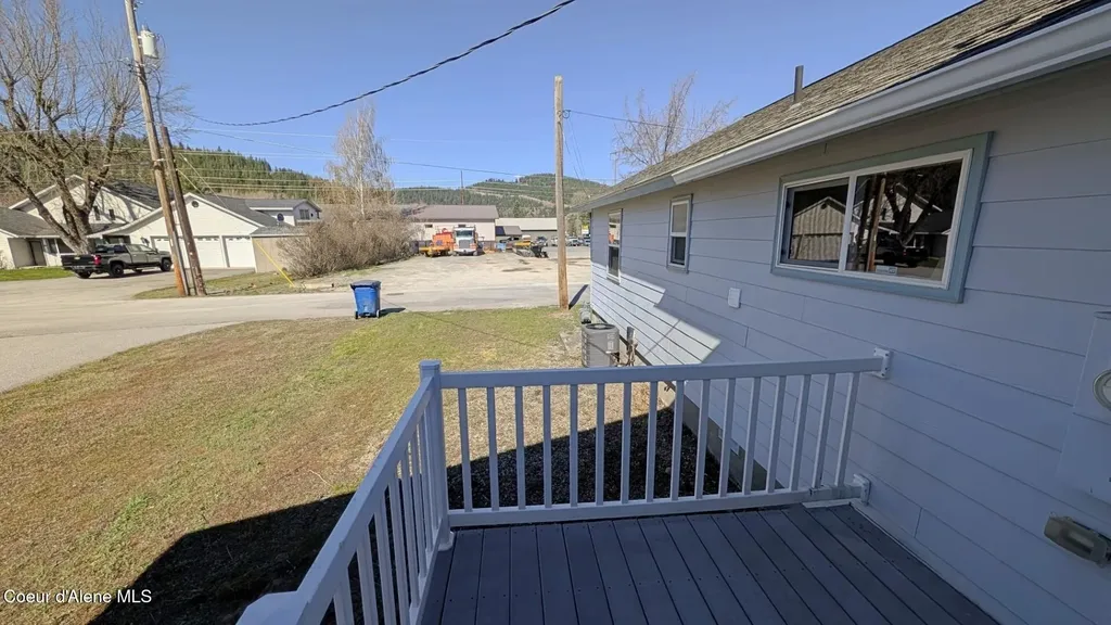 108 N Division Street Pinehurst ID 83850