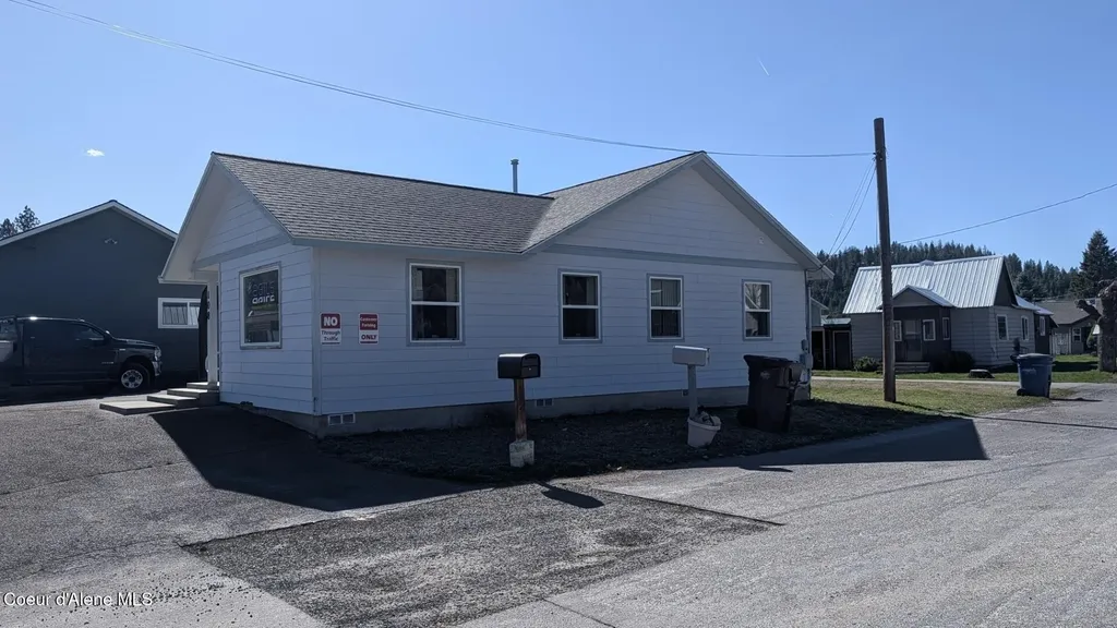 108 N Division Street Pinehurst ID 83850
