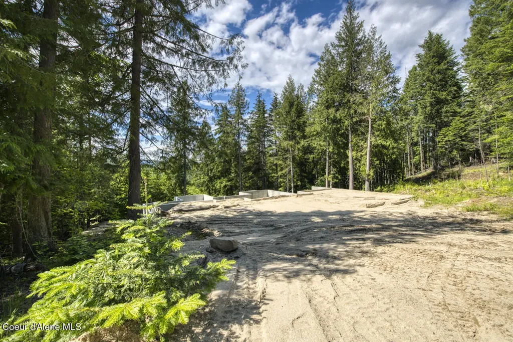 215 White Cloud Drive Sandpoint ID 83864
