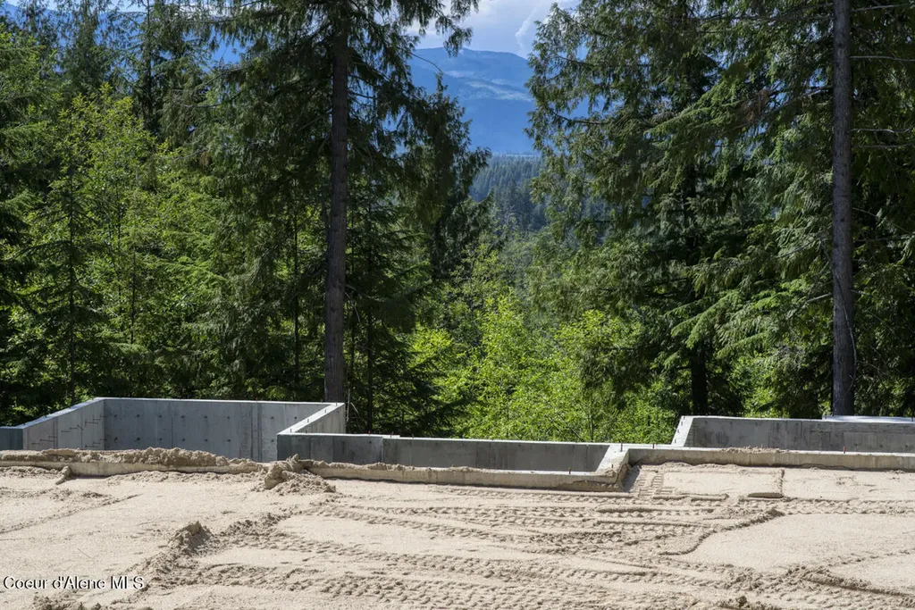 215 White Cloud Drive Sandpoint ID 83864